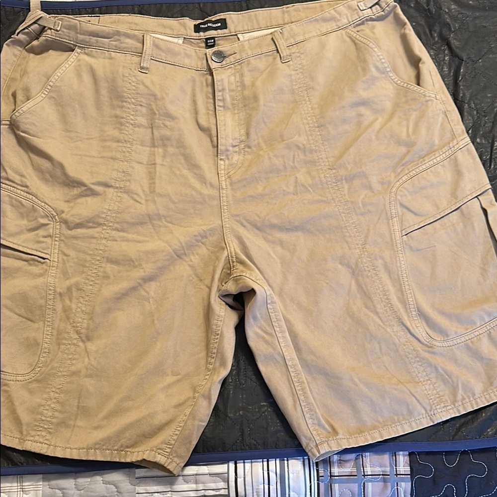 True Religion Baggy Tapered Cargo Shorts with Textured Cotton Blend
